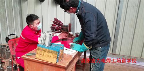 学焊工高效、高薪有保障